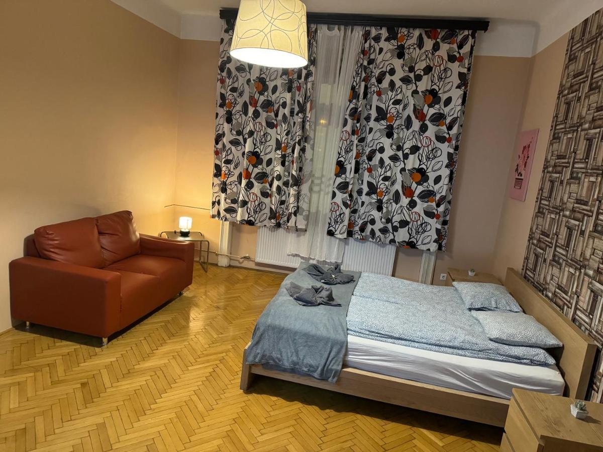 Lanchid Castle Side Red And Blue Apartment Budapest Bagian luar foto